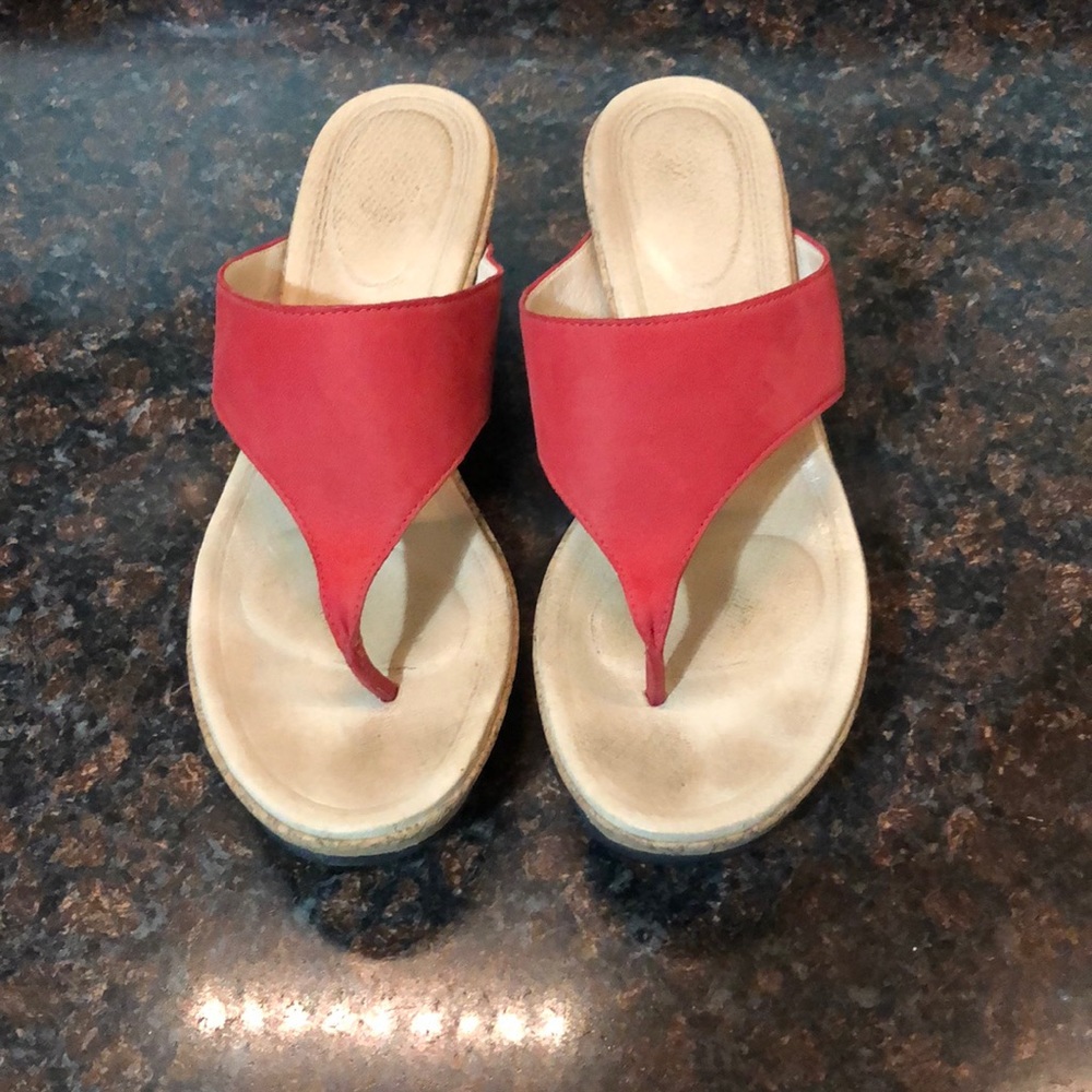 TSUBO Odelle Platform Wedge Flip Flop Sandals
